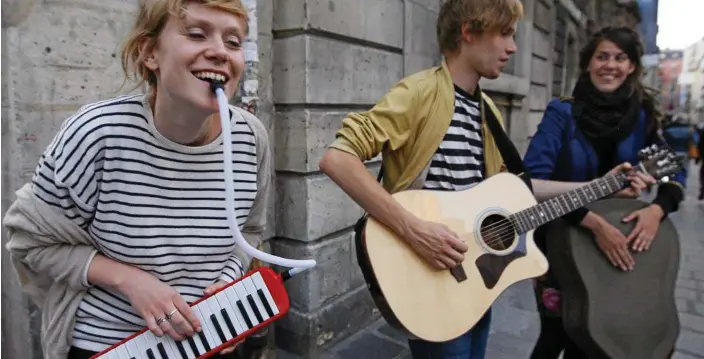  ?? PHOTO: JACQUES BRINON ?? Musicians perform during the Fete de la Musique Music event in Paris.