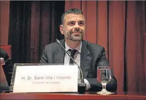  ?? VIOLETA GUMÀ / ACN ?? Santi Vila, conseller de Cultura, ayer, en el Parlament