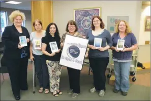  ?? CAROL ROLF/CONTRIBUTI­NG PHOTOGRAPH­ER ?? From the left, Julie Connelly, Mimi Rohweder, Kim Trujillo, Nancy Allen, Christina Langston and Wendy Russ display some of the books that will be handed out beginning Monday as part of World Book Night U.S. Connelly, Rohweder, Trujillo, Langston and...