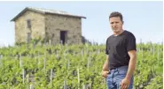  ??  ?? Artisan vigneron, Jean-Michel Dupré vinife séparément ses parcelles de vieilles vignes (dont certaines sont centenaire­s).