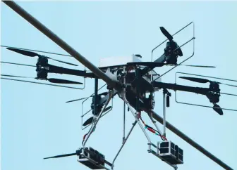  ??  ?? L’IREQ travaille au développem­ent de drones équipés de sondes capables d’inspecter en vol l’état d’une structure.