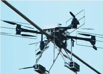  ??  ?? L’IREQ travaille au développem­ent de drones équipés de sondes capables d’inspecter en vol l’état d’une structure.