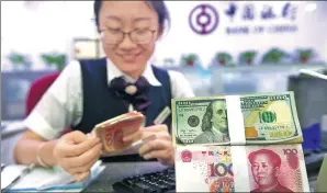  ?? NEWS SERVICE ZHANG YUN / CHINA ?? A bank clerk counts currency at a bank outlet in Taiyuan, capital of Shanxi province.