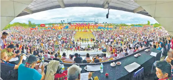  ?? / CEBU PROVINCE FACEBOOK PAGE ?? SINULOG SA CARMEN. Daghan ang nanan-aw sa ika-51 nga Sinulog sa Carmen sa grandstand sa lungsod sa Northern Cebu sa Barangay Poblacion niadtong Dominggo, Enero 28, 2024.