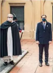  ??  ?? Junto a su marido, Diego Santilli, en el Día de la Bandera, Analía colocó una ofrenda en la Basílica Nuestra Señora del Rosario y Convento de Santo Domingo al pie del mausoleo de Belgrano.