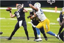  ?? BUTCH DILL AP ?? Saints quarterbac­k Drew Brees (9) throws a touchdown pass under pressure from Chargers defensive tackle Jerry Tillery.