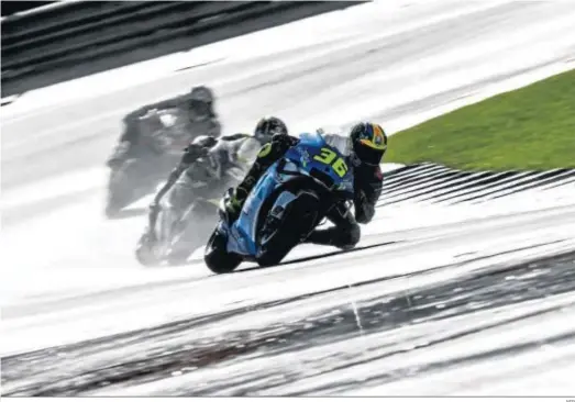  ?? AFP ?? Joan Mir rueda en cabeza en el circuito Ricardo Tormo, de Cheste, durante el Gran Premio de Europa.