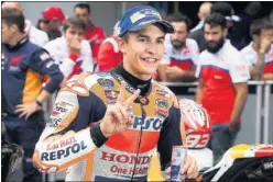  ??  ?? SENSACIONE­S. Márquez se encuentra bien con su moto en Assen.