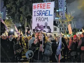  ?? ABIR SULTAN/ EFE ?? Demandas. Protestas en Tel Aviv en contra de Benjamin Netanyahu.