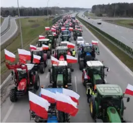  ?? KACPER PEMPEL / REUTERS / NTB ?? Polske bønder blokkerte forrige uke veier i protest mot lave kornpriser.
