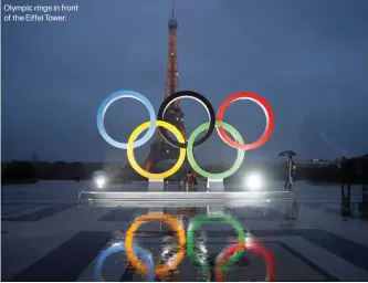  ?? ?? Olympic rings in front of the Eiffel Tower.