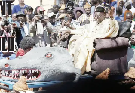  ??  ?? MWINE Lubemba Chitimukul­u Kanyanta Manga II arrives at Ukusefya pa Ngwena traditiona­l ceremony arena in Mungwi yesterday. PICTURE- EDDIE MWANALEZA/ STATE HOUSE