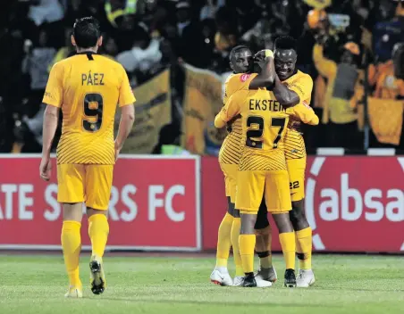  ?? UMFANEKISO: SAMUEL SHIVAMBU/BACKPAGEPI­X ?? Abadlali beKaizer Chiefs ebhiyozela igowuli lesibini kumdlalo wePSL ababethe kuwo iFree State Stars ngo’2-0 eGoble Park Stadium ngoLwesibi­ni