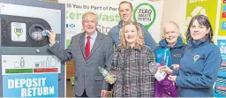  ?? Picture: Steven Brown. ?? Steering Group chairman John Summers, project coordinato­r Sam Martens, waste services team leader Sheila Best, Beautiful Perth trustee Monika Straughan and Zero Waste project coordinato­r Fiona McBain with the machine.