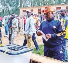  ?? Reuters ?? Burundi President Pierre Nkurunziza casts his ballot during the constituti­onal amendment referendum yesterday.