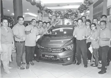  ??  ?? Sales advisors of Kong Teck Motors Sdn Bhd give the thumbs-up to the all-new Perodua Bezza.