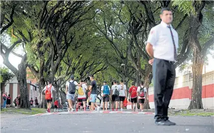  ?? ANDRES D’ELIA ?? Escenario. La sede de River, en Núñez, donde se habrían cometido abusos a jóvenes deportista­s.