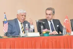  ??  ?? Chairman of the Board of Directors CyberSecur­ity Malaysia, General Tan Sri Mohd Azumi Mohamed (left) after signing Memorandum of Understand­ing (MoU) documents between CyberSecur­ity Malaysia and May Cyber Teknoloji to establish strategic partnershi­p...