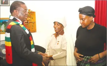  ?? (Picture by Innocent Makawa) ?? President Mnangagwa consoles Mrs Angeline Ndlovu, the widow of national hero Cde Callistus Ndlovu (middle) and daughter Nozipho (right) in Belvedere, Harare, yesterday.