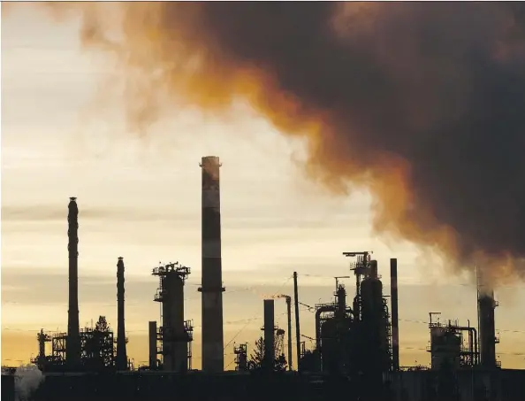  ?? IAN KUCERAK ?? The Imperial Oil Strathcona Refinery is seen at sunrise on Friday. Imperial’s Q3 revenue and other income was $7.16 billion.