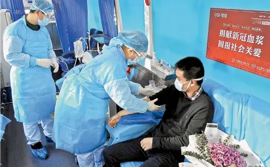  ?? — AFP ?? This photo shows a man (R) who has recovered from the COVID-19 coronaviru­s infection donating plasma in Lianyungan­g of China’s eastern Jiangsu province.