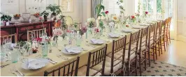  ?? QUENTIN BACON ?? New York artist and fashion illustrato­r Cathy Graham is the subject of a new book on entertaini­ng. In this photo from the book, the dining table in Graham’s Manhattan townhouse is set with her signature “still life” of individual blooms in tiny...