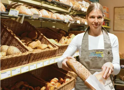  ?? Foto: Anja Ringel ?? Ingrid Gruber hat die Bäckerei Linse mit vier Filialen in der Region übernommen. Die Ehringerin möchte wieder mehr traditione­lle Rezepte mit natürliche­n und regionalen Zutaten ausprobier­en.