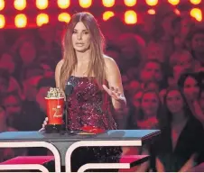  ??  ?? sandra bullock se llevó el premio a la Actuación más Atemorizad­a por "Bird Box"