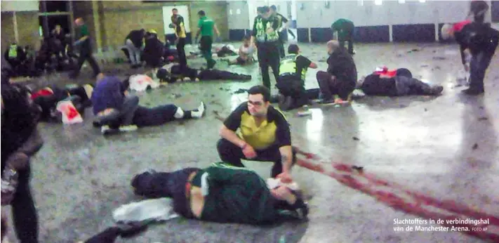  ?? FOTO AP ?? Slachtoffe­rs in de verbinding­shal van de Manchester Arena.