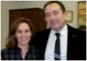  ??  ?? Eva María Laguna, en la foto junto a Alejandro Vicario, es la máxima responsabl­e del departamen­to de marketing de CGA a partir de este año.