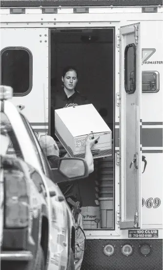  ?? Godofredo A. Vasquez / Staff photograph­er ?? Authoritie­s load an evidence box into a Conroe Police Department vehicle. The search warrant was the fourth one issued in Father Manuel La Rosa-Lopez’s case.