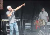  ?? RAY SPITERI TORSTAR ?? Sukhwinder Sohi and Balvir Viru perform during the sixth annual iMela Internatio­nal Festival at Queen Victoria Park in Niagara Falls Sunday.