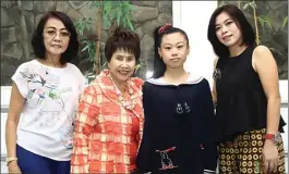  ?? DIKA KAWENGIAN/JAWA POS ?? TIGA GENERASI: Marlupi Sijangga (dua dari kiri) bersama Dewi Hermani (kiri), Jenny Kurniawati (kanan), dan Jessica Eldora. Ketiganya belajar balet dari Marlupi.