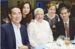  ??  ?? (From left) Meralco PowerGen Corp. president and CEO Rogelio Singson, PLDT’s Gina Ordonez, Meralco president and CEO Oscar Reyes, PLDT group controller and SMART SVP for finance Chaye Cabal-Revilla and Meralco SVP and head of customer retail services...