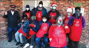  ?? The Sentinel-Record/Richard Rasmussen ?? VOLUNTEERS: The Christmas Eve Salvation Army bell ringers gather for a photo before heading out to ring bells Thursday.