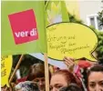  ?? Foto: Bernhard Weizenegge­r ?? Mitarbeite­r der Günzburger Kreisklini­k treten diese Woche erneut in den Warn streik.