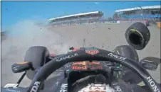  ??  ?? Cámara ‘on board’ de Verstappen durante el accidente.