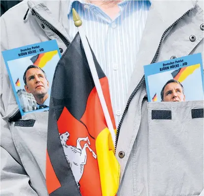  ??  ?? Für die moderatere­n Vertreter an der Spitze der AfD ist Björn Höcke ein rechtes Ärgernis. Doch da er bei den Wahlen in Sachsen und Brandenbur­g viele Wähler anspricht, hält man sich mit Kritik vorerst zurück.