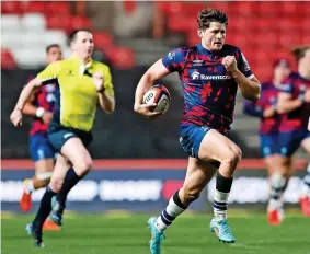  ?? ?? Piers O’Conor breaks clear to score a try for Bristol