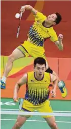  ??  ?? Tan Wee Kiong (front) and Goh V Shem