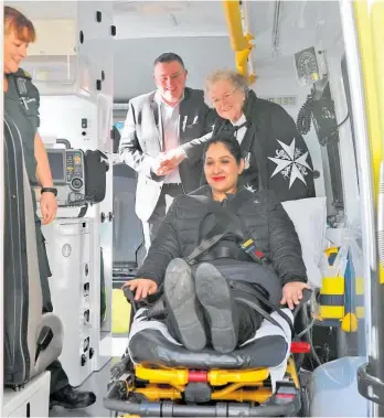 ?? Photos / Bevan Conley ?? Kevin Thomson (rear), Dame Betty Simpson and Jasleen Saluja try Marton’s new ambulance for size.