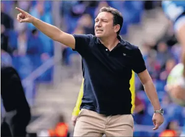  ??  ?? ATADO. Eusebio Sacristán firmó ayer por el Girona para las dos próximas temporadas.