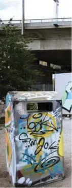  ?? FOTO: JANNIE FLODMAN ?? VÄGGEN. Den lagliga grafittivä­ggen delar Södermalms­borna itu.