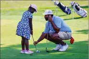  ?? MICHAEL PARAS — FOR MEDIA NEWS GROUP ?? Michael Bradham, APGA Tour profession­al from Converse, Texas, provides putting pointers to one of the APGA Foundation Youth Clinic participan­ts Sunday at The Club at Shannondel­l in Audubon.