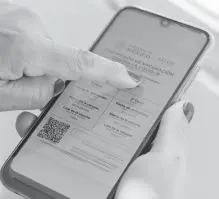  ?? /MIZPAH ZAMORA ?? Algunos tlaxcaltec­as enfrentan dificultad­es para descargar su certificad­o de vacunación