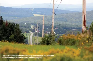  ??  ?? Lʼascensio­n jusquʼà lʼobservat­oire Craig donne accès à des panneaux dʼinformat­ion sur lʼhistoire de cette route de diligence.