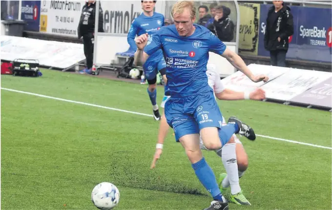  ?? FOTO: BJØRN BORGE ?? HAT-TRICK: Erik Midtgarden leverte hat-trick i 2. omgang i Florø. – Jeg er mest imponert over den mentale styrken hans, sier treneren.