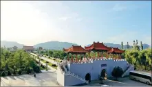  ?? YU SUWEN / FOR CHINA DAILY ?? The Jinshatan scenic area, including memorial temples and other monuments, is a major destinatio­n in Huairen for sightseein­g, and a base for patriotic education.