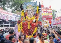  ??  ?? Devotees take out a Ganesh procession in Kota on Sunday; members of akharas (traditiona­l martial art institutio­ns) perform a stunt during the procession.