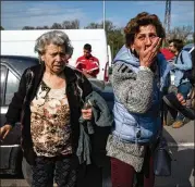  ?? LYNSEY ADDARIO/THE NEW YORK TIMES ?? A woman identified only as Natalia, 50, and her mother Dina, 81, arrive in the southeaste­rn Ukrainian city of Zaporizhzh­ia after being evacuated from the Russianocc­upied Ukrainian port city of Mariupol on Monday.